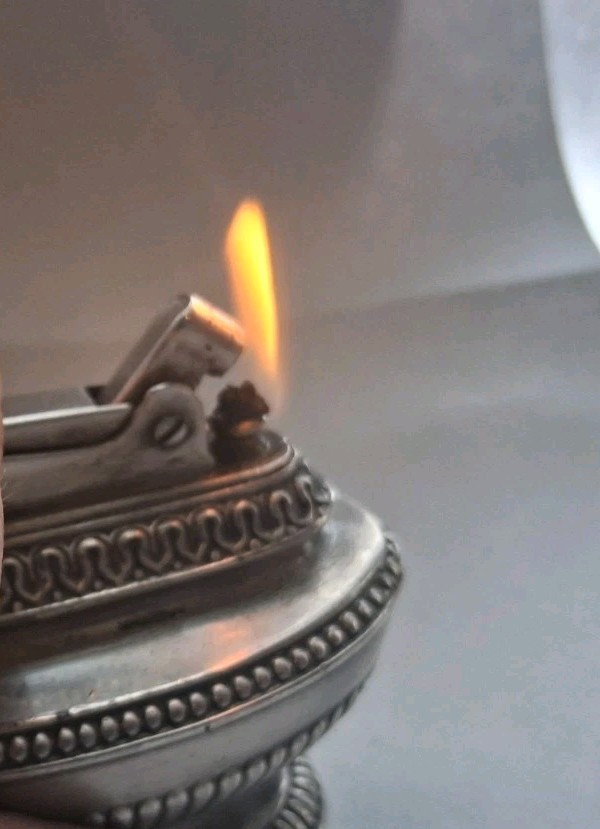 VINTAGE RONSON QUEEN ANN TABLE LIGHTER WORKS