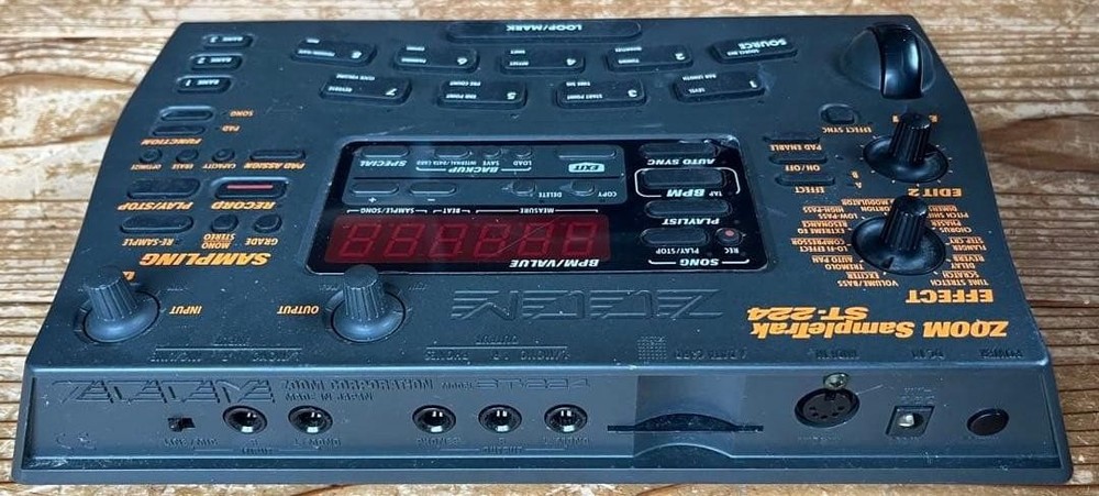 Zoom SampleTrak ST-224 Sampler with Adapter and Manual