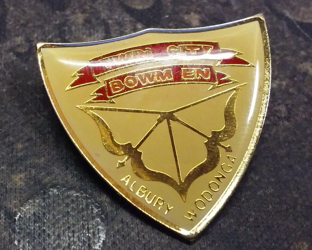 Twin City Bowmen Albury Wodonga Archery error pin badge