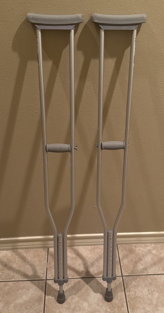 Adjustable Aluminum Crutches - Lightweight, Comfortable Handles