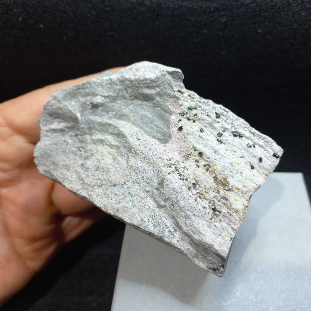 Osumilite, Tridimite