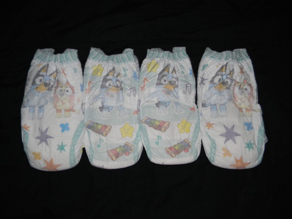 4 sample Pampers easy-ups 5t-6t (Bluey)