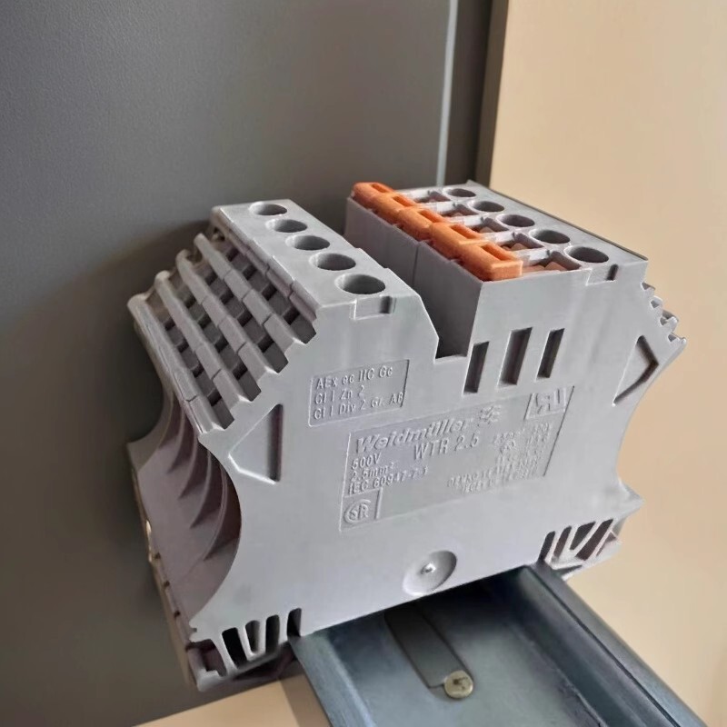 100pcs Terminal switch type WTR 2.5 1855610000