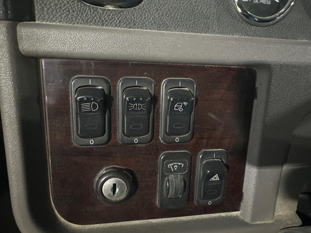 2006-2015 Peterbilt 386 IGNITION Dash Panel - Used