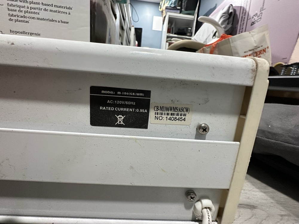 Screen Innovation Projector Screen 100in Used(Automatic Down And Up)