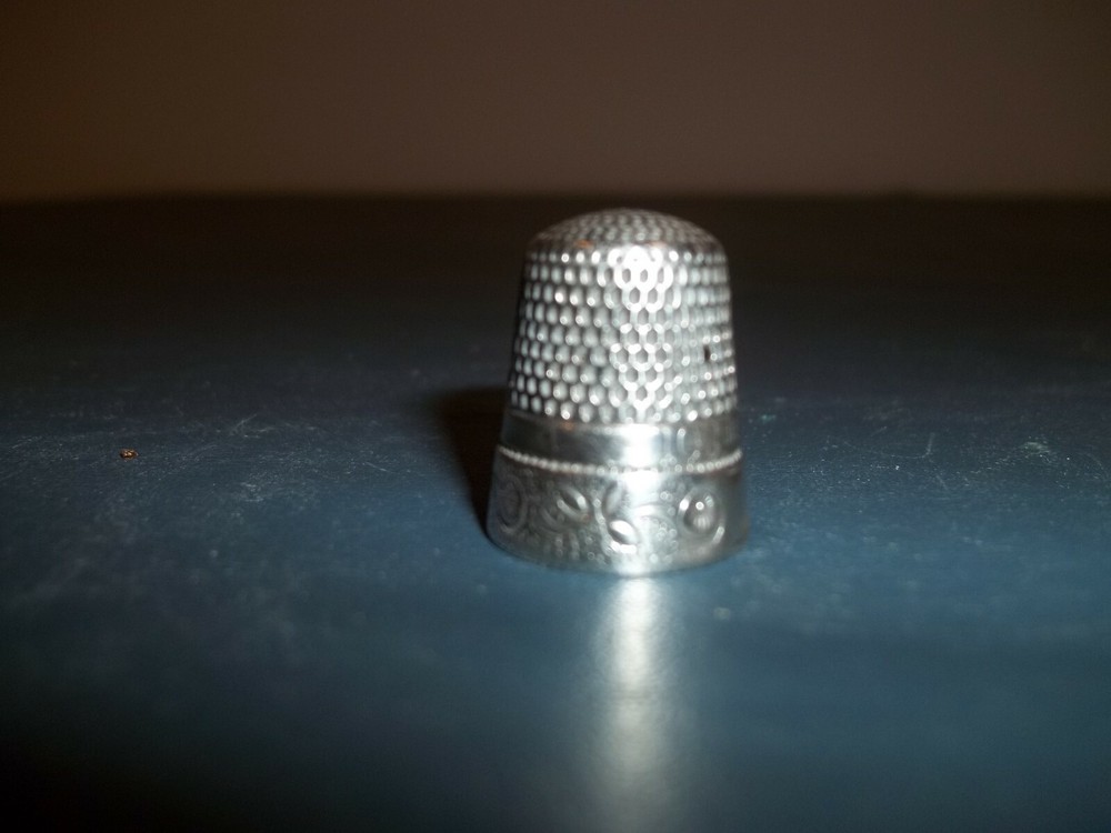 Vintage Flower Patterned Size 10 Sterling Thimble Solid Heavy Clean