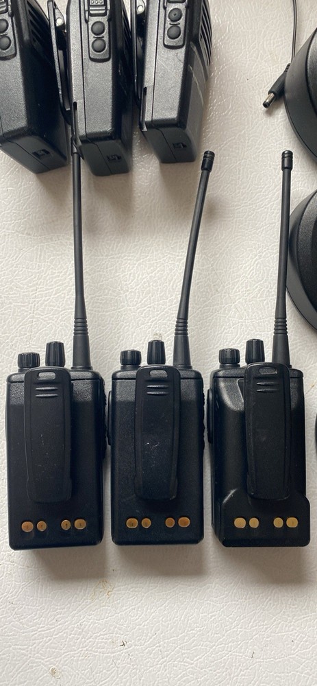6 Motorola VX-261 Analog Two-Way Radios Programmed The Same