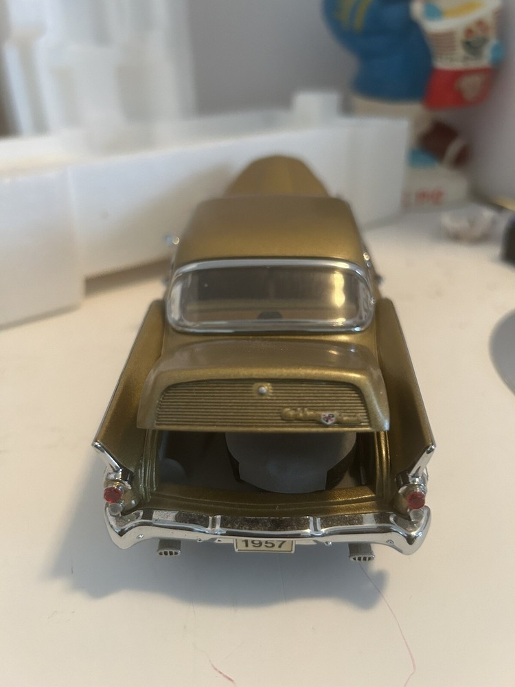 Danbury/Franklin mint 1:24 1957 Studebaker Golden Hawk