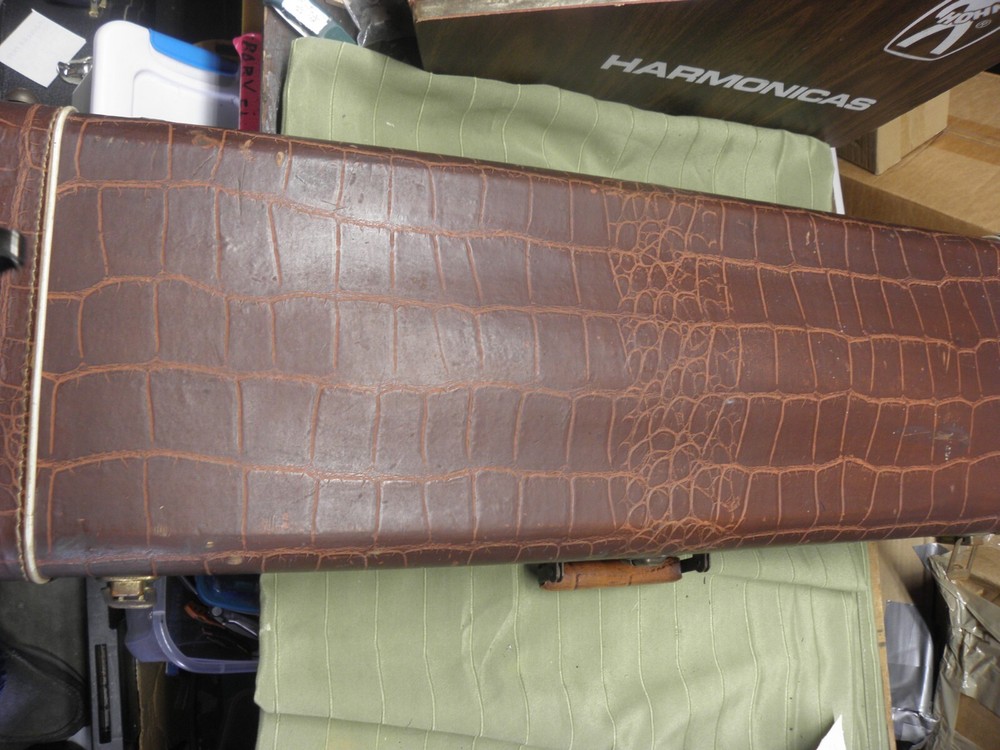 ALLIGATOR STYLE BROWN VIOLIN CASE