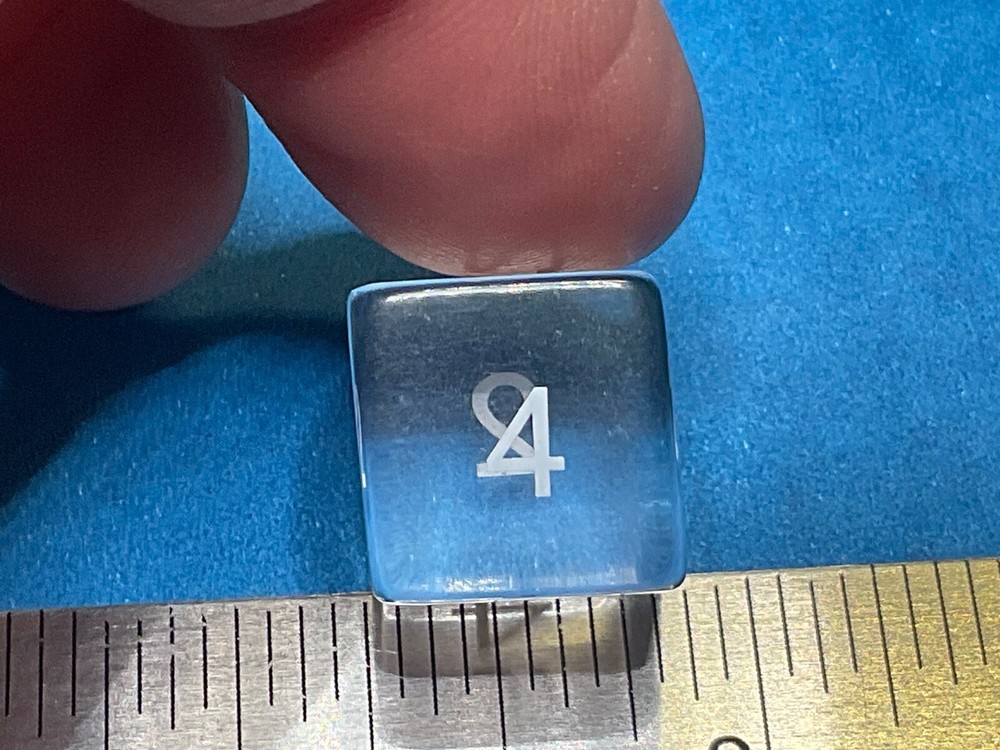 TRANSPARENT BACKGAMMON CUBE————BG-2