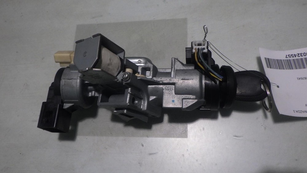10 MAZDA 3 Ignition W/Key