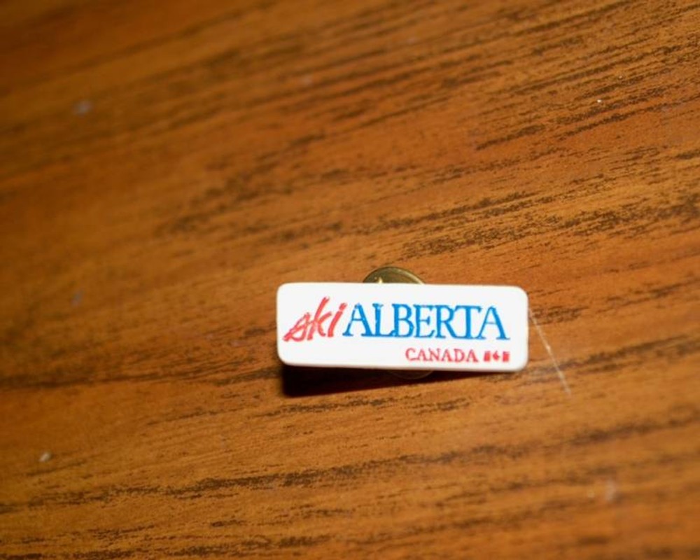 SKI PIN BADGE SKIING ALBERTA CANADA