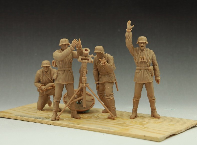 1/16/35/72 Germany 12 cm Granatwerfer 42 crew"Unpainted model