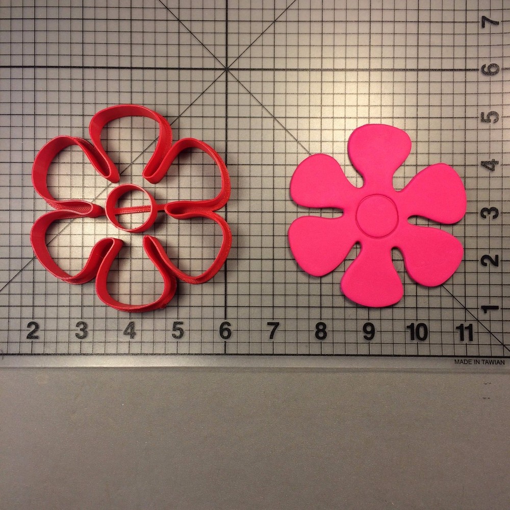 70's Flower 102 Cookie Cutter