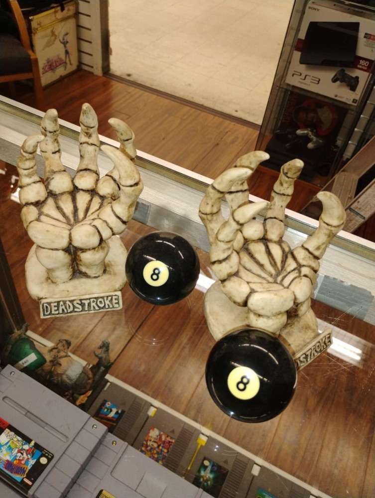 Dead Stroke Claw Cue Ball Holder