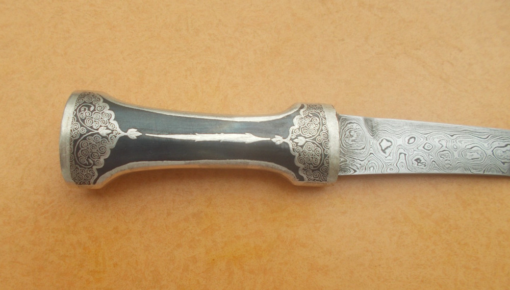 A MUGHAL SILVER KOFTGARI CEREMONIAL DAGGER, KHANJAR