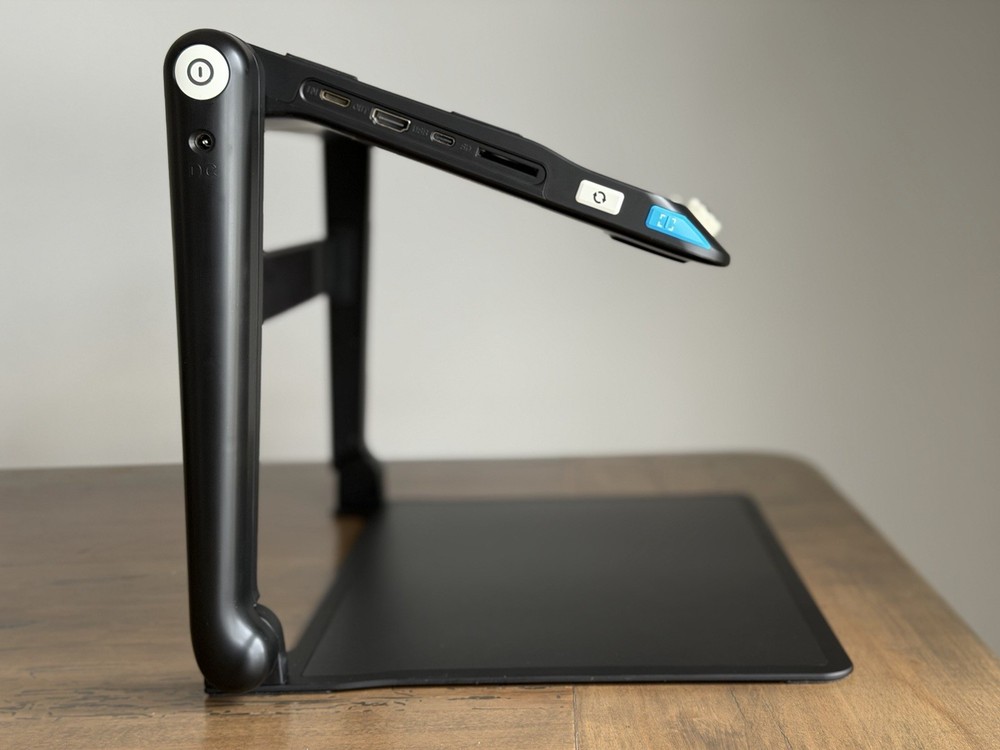 CloverBook Pro Portable Video Magnifier