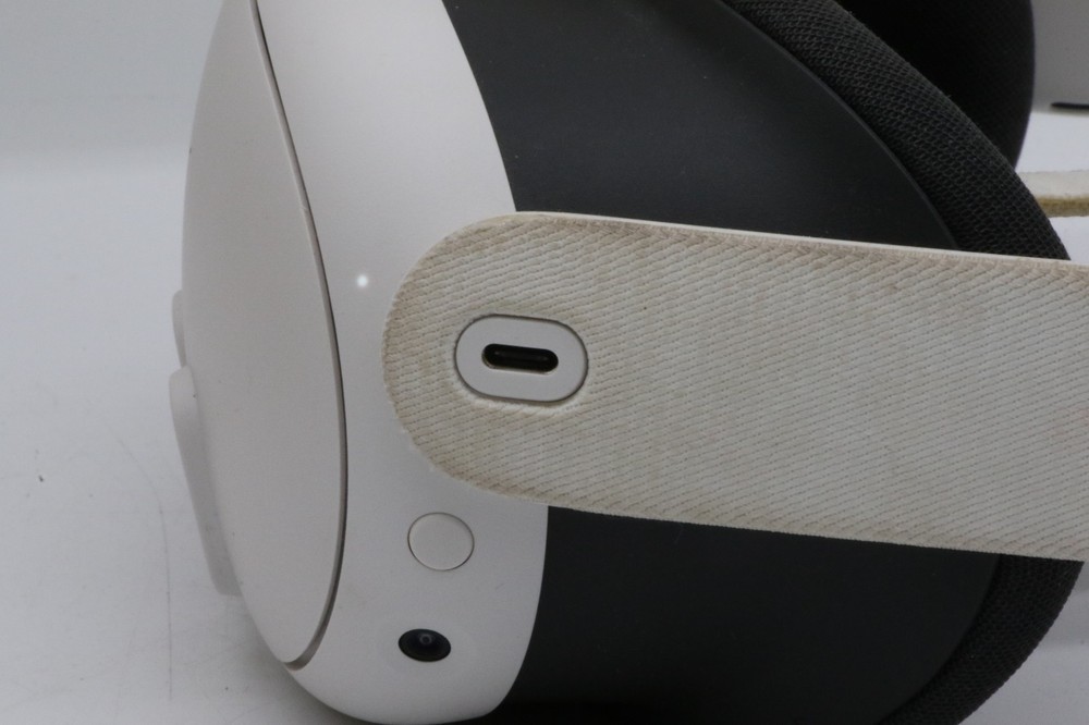Meta Quest 3 S3A 128GB VR Headset w/Controllers