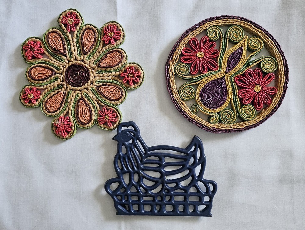 2 Pot Holders Woven Straw And Metal Chicken