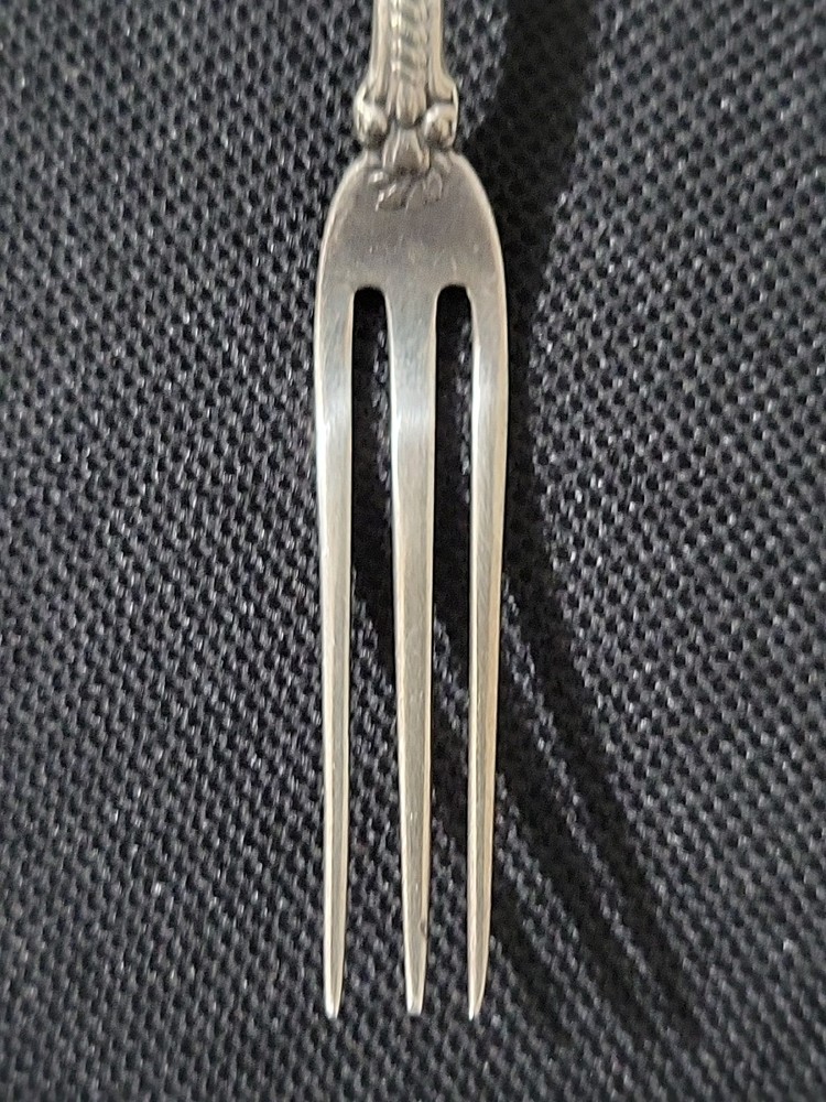 Antique Gorham Chantilly Pattern Sterling Silver Lemon Fork Copyright 88 13g