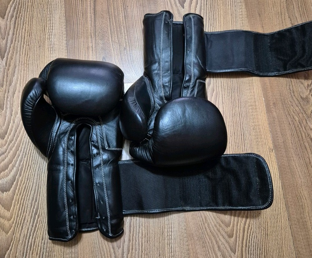 Cassanova Boxing Gloves 16 Oz.