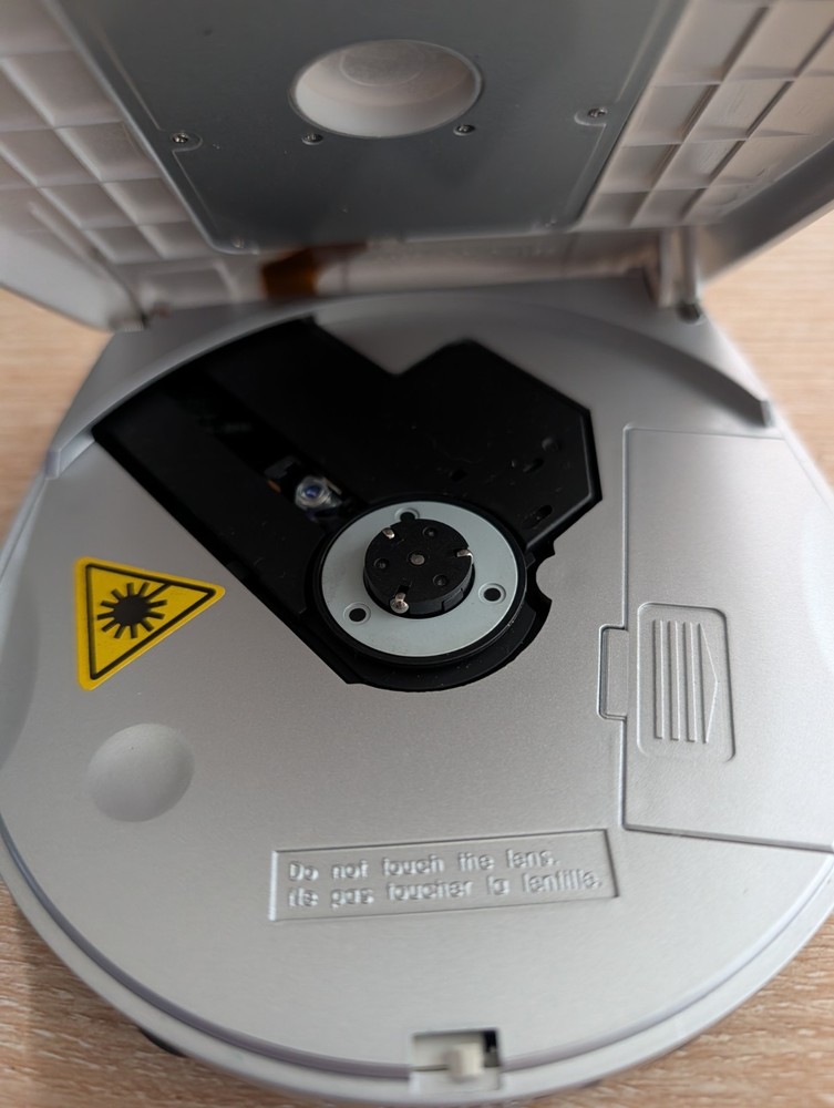 Coby CX-CD303 Portable CD Player Dynamic Bass Boost System Silver 2001