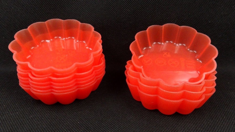 Cuisine Magic 12-pack Silicone Cupcake & Muffin Baking Cup ~ Red