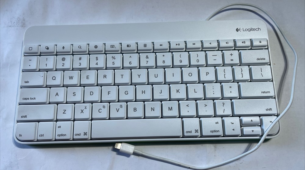 Logitech Wired Keyboard Y-B0004 For iPad/iPhone Lightning Connector 820-006097