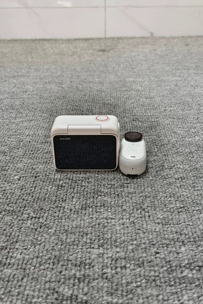 Insta360 GO 3 4K Action Camera - White - 128GB