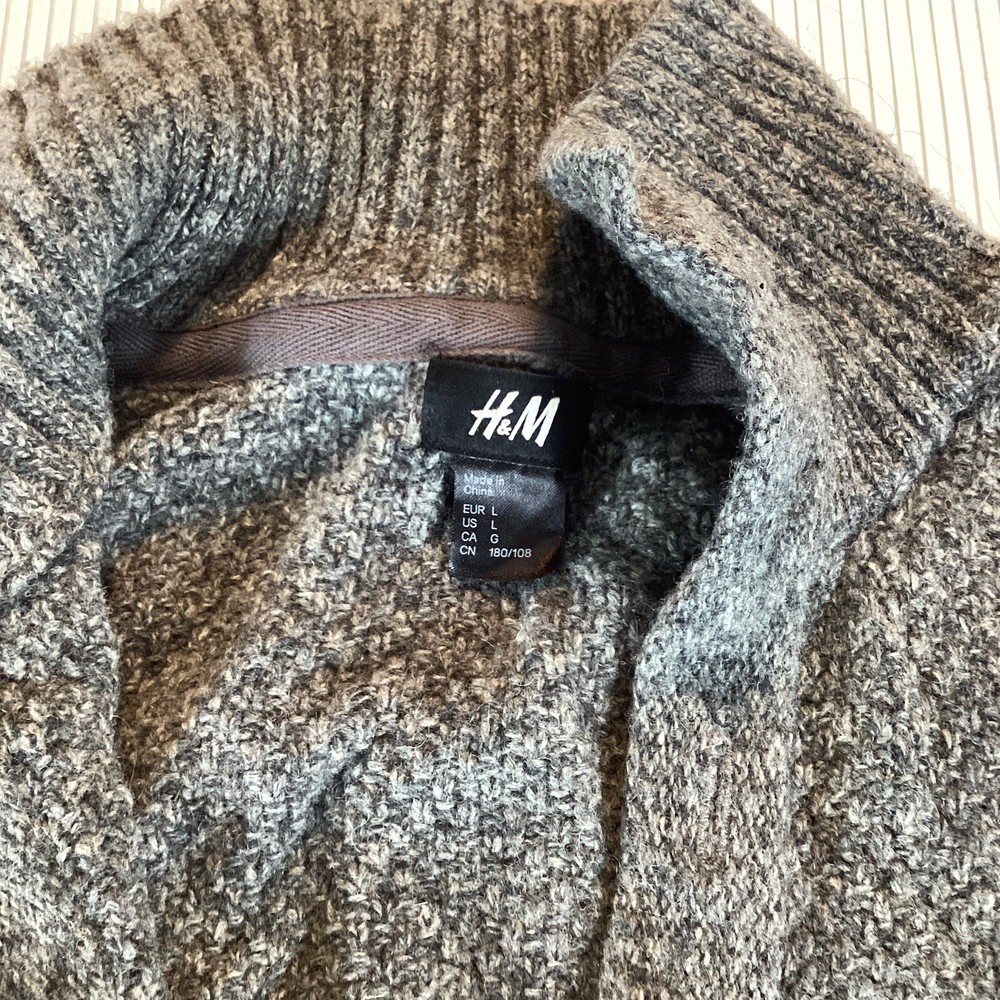 H&M Mens Sweater Long Sleeve Sz L Large Pullover Solid Collared Soft Warm