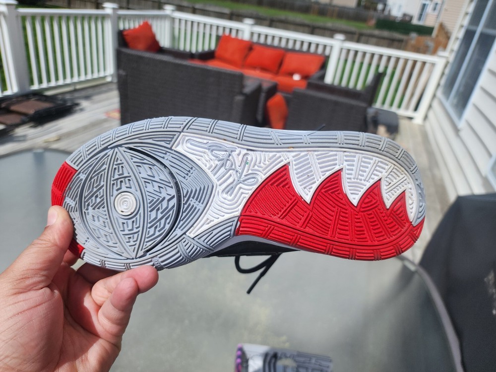 Size 7 (GS) - Nike Kyrie 6 Mid Bred