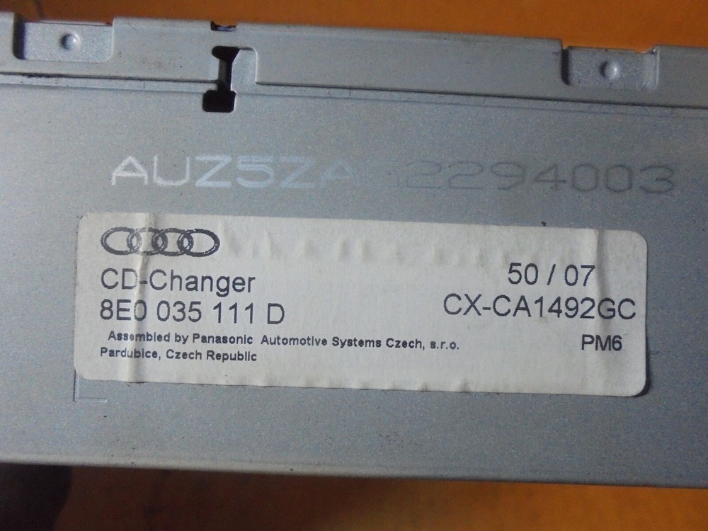 AUDI CX-CA1492GC CD CHANGER UNIT 8E0035111D