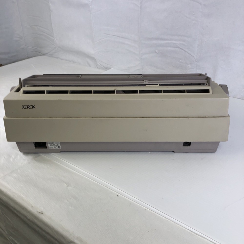 Xerox MemoryWriter 6015 Electric Typewriter - Powers on - READ Issues