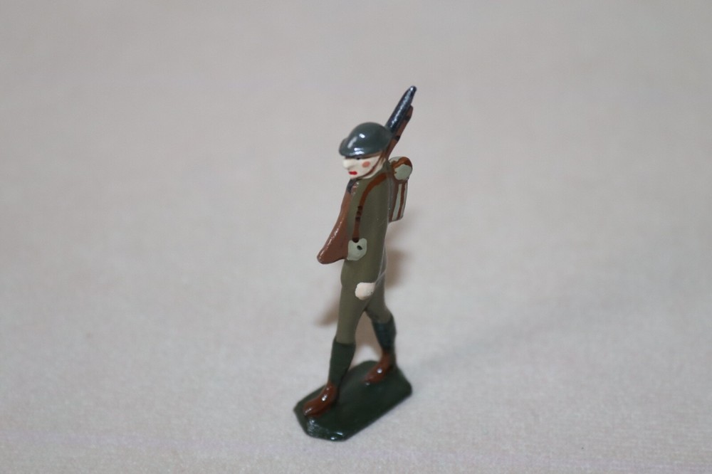 Lead Foreign Soldier Marching Figure ~ Modern