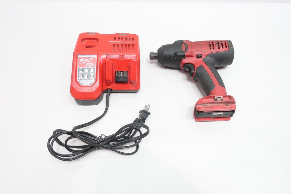 Milwaukee 2601-22 18v Compact Driver/drill Kit