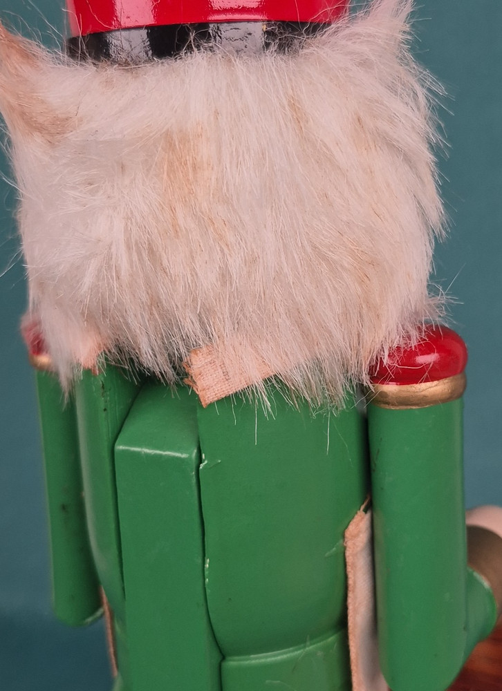 15" Nutcracker Craftsman Making Small Nutcrackers ~ Unbranded