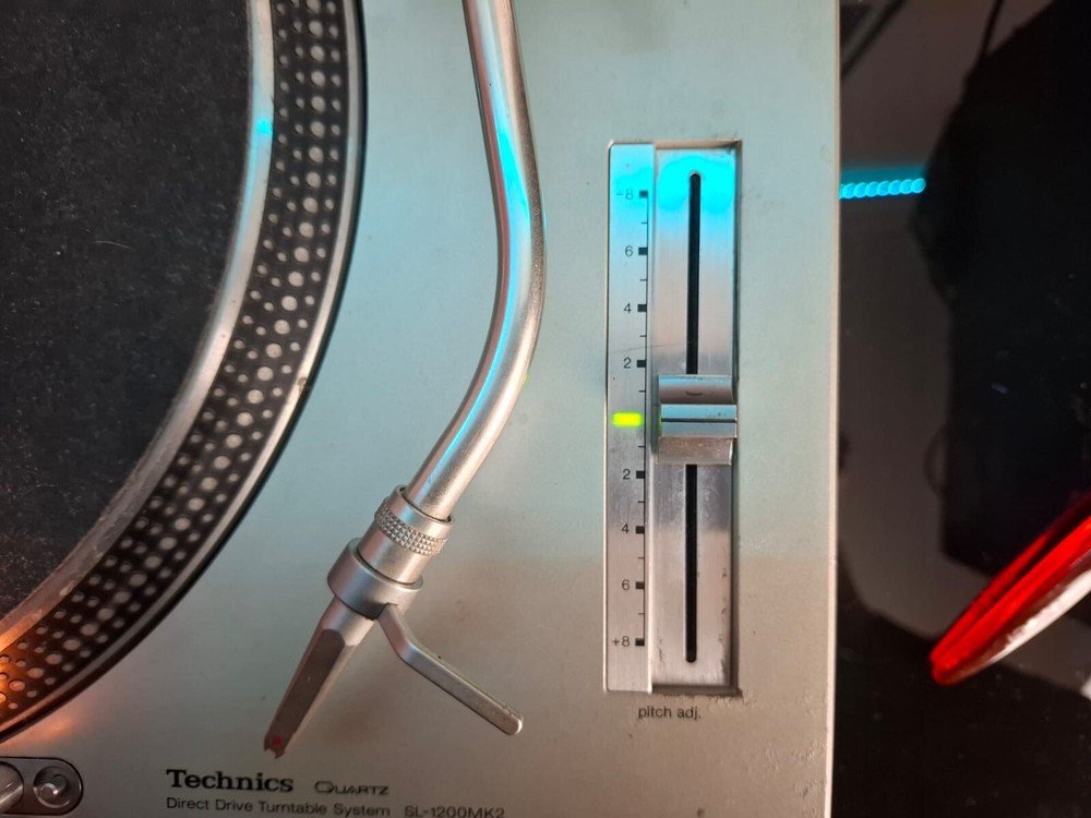 Technics SL-1200MK2 DJ Turntable - Silver