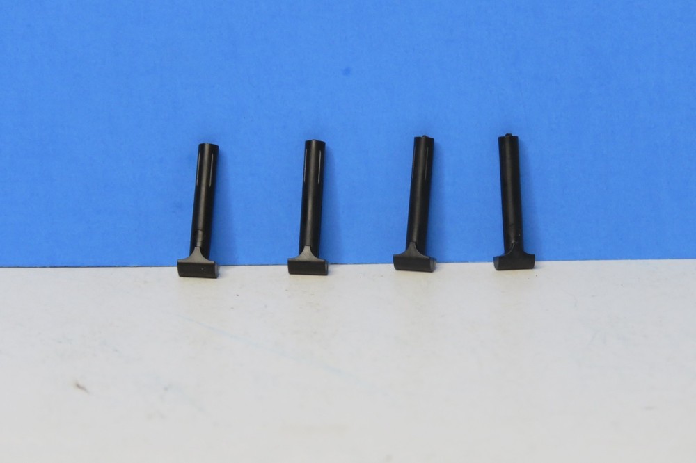 4 PIECES MOLDED CABOOSE SMOKE STACK BLACK PLASTIC L-1692