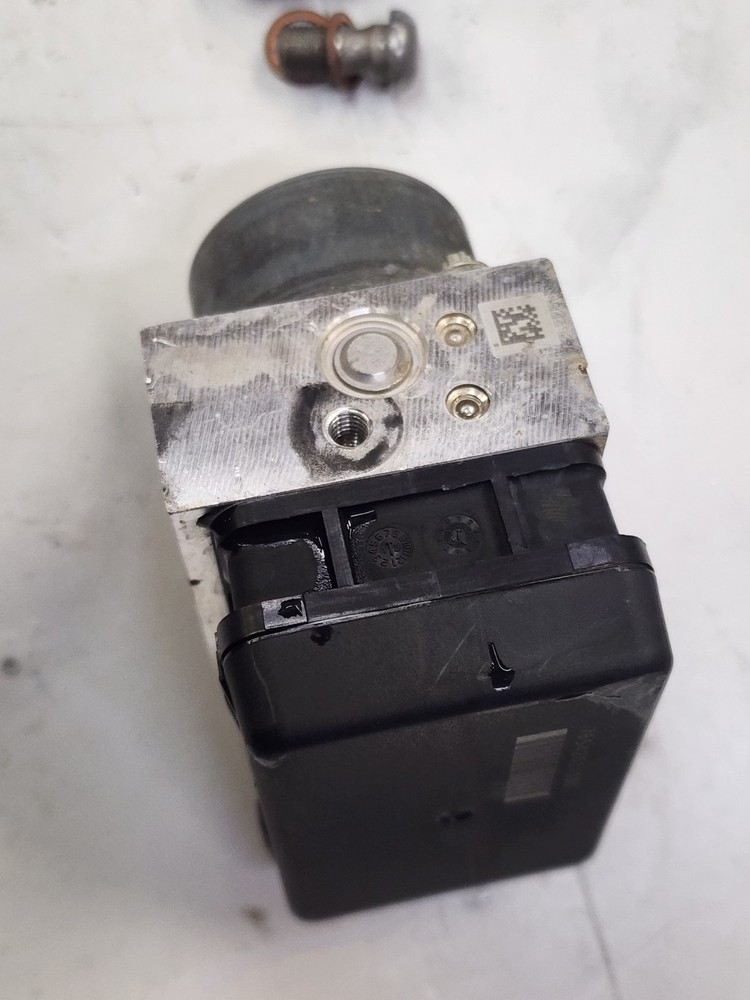 2016 KTM 690 Enduro R ABS Module Pump 76542031044 OEM
