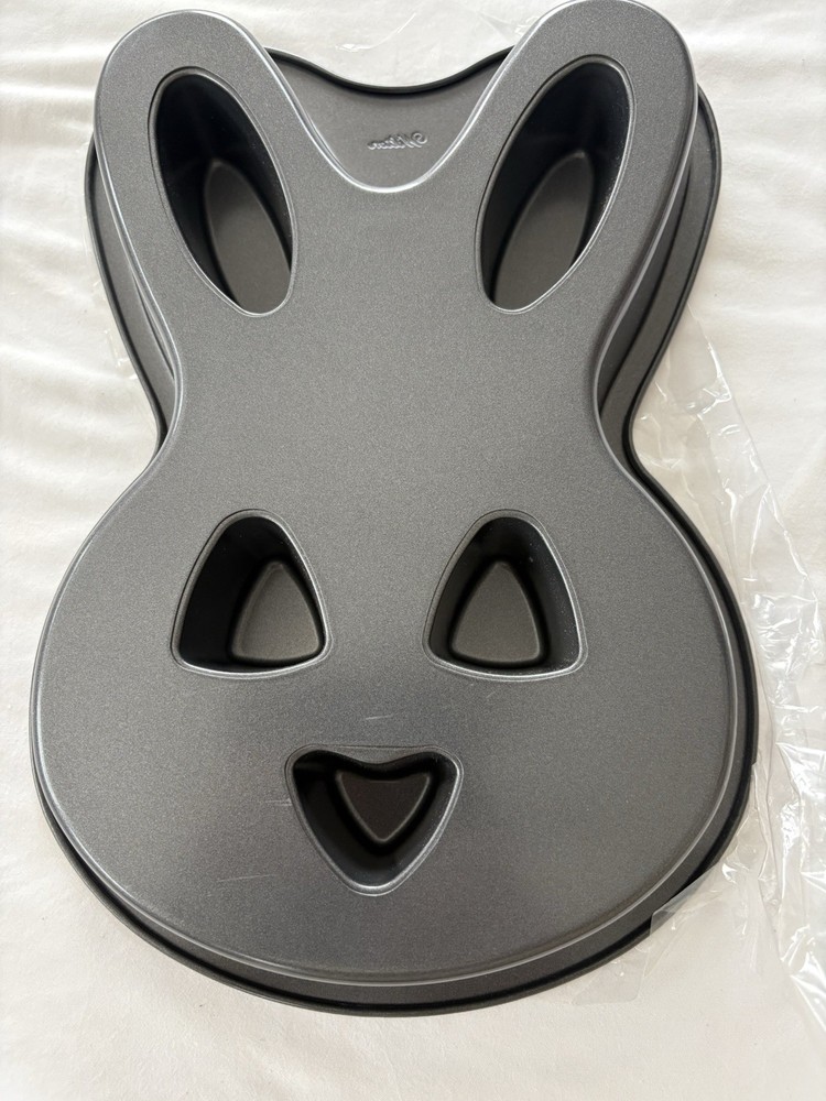 Wilton Easter Bunny Fluted Pan Nonstick Rabbit Cake Pan
