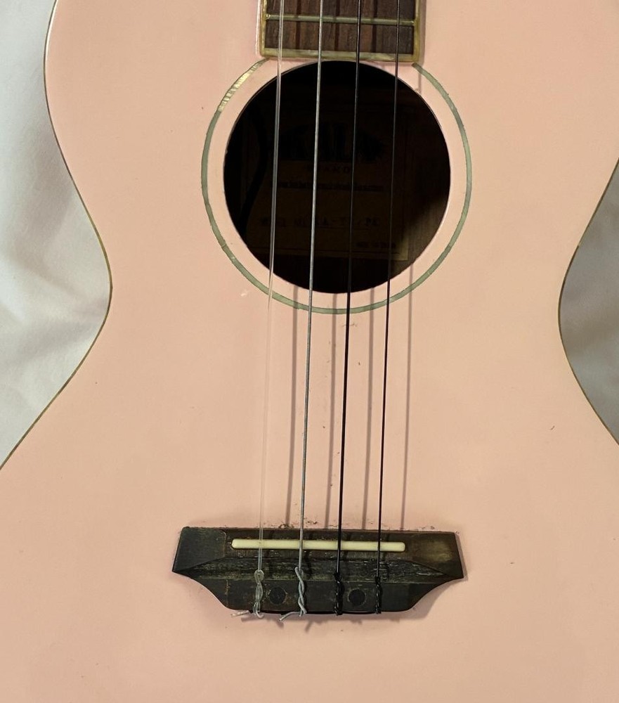 KALA electric ukulele pink