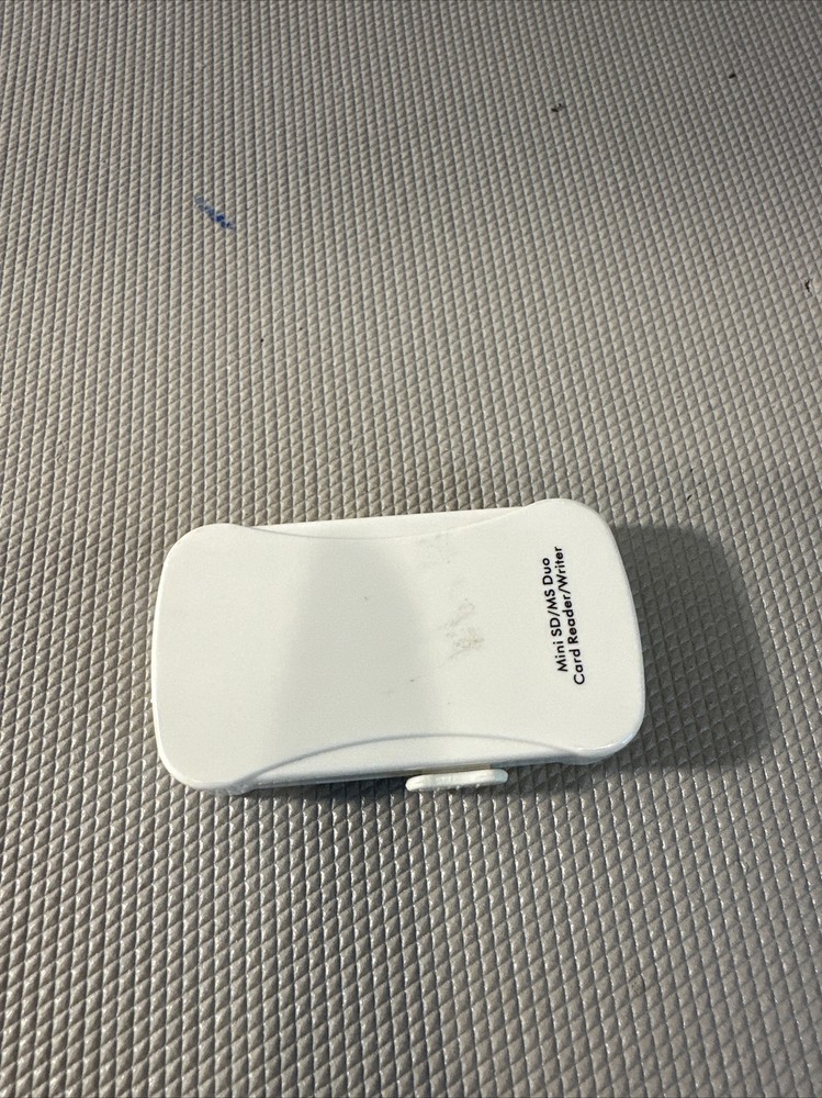 Digital Camera Card Reader FCR20