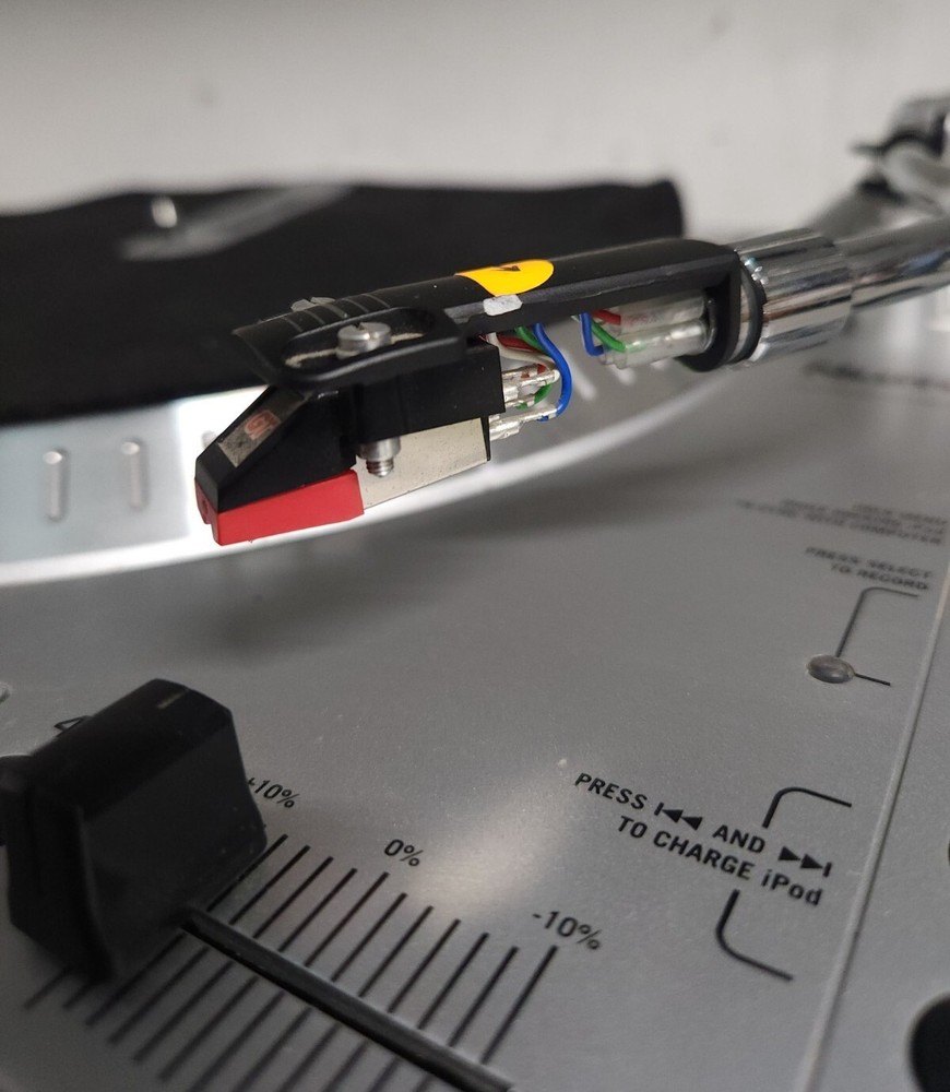 Numark TTi USB Turntable With Universal Dock For Ipod (SEE PICTURES)