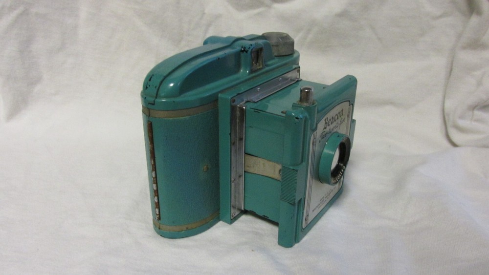 VINTAGE 1950s BEACON TWO TWENTY FIVE CAMERA