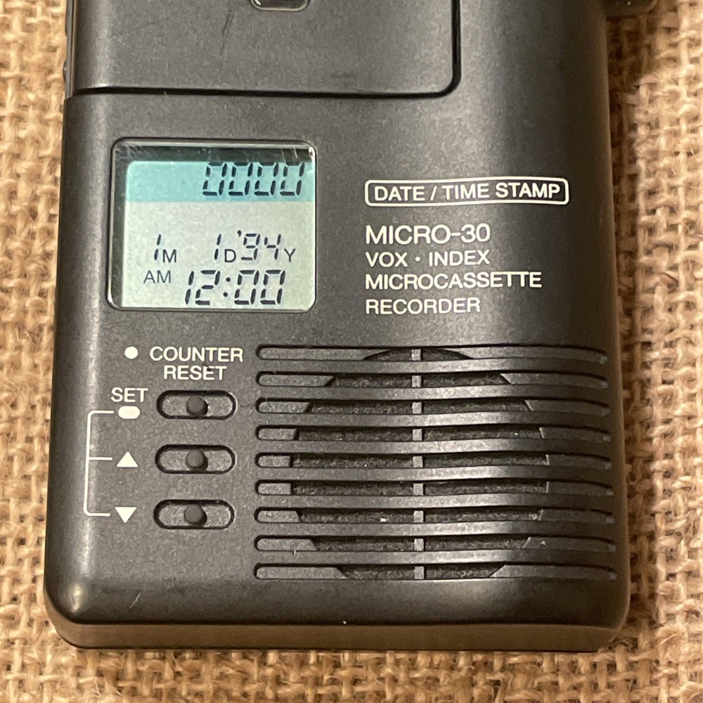 Radio Shack Micro30 Handheld Voice Recorder Microcassette UNTESTED