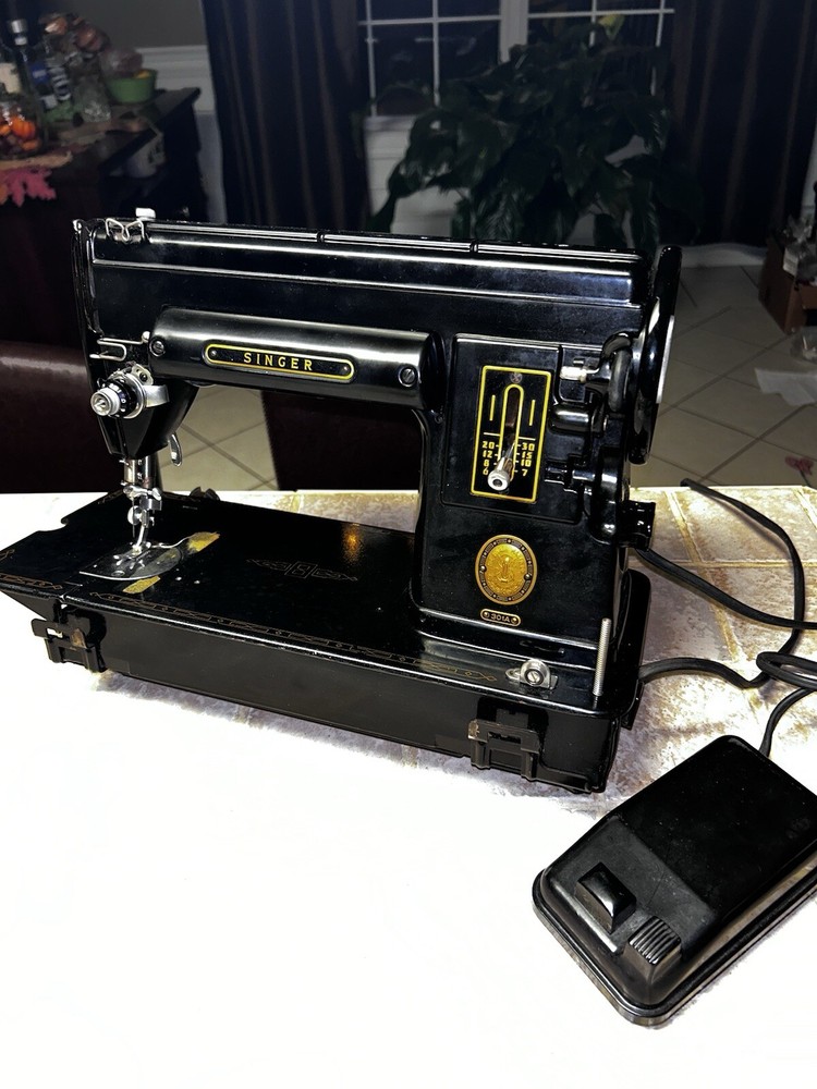 Working 1951 Singer Sewing Machine