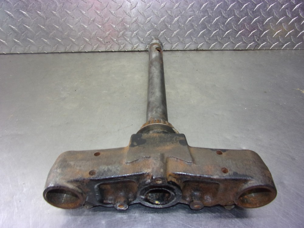 932 B PIAGGIO BV 200 2003 OEM T-SHAPED FORK LOWER