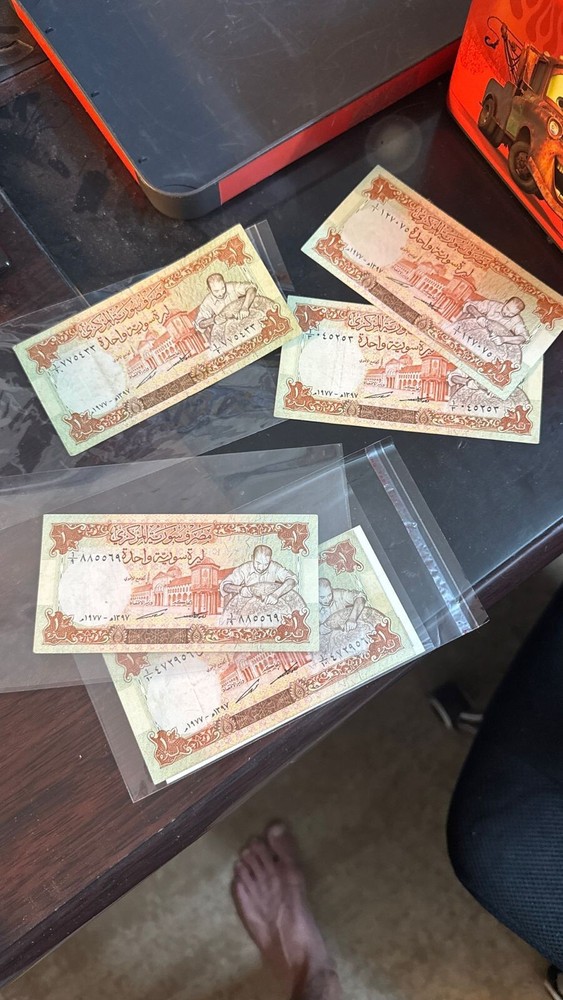 One Pound 1977 UNC