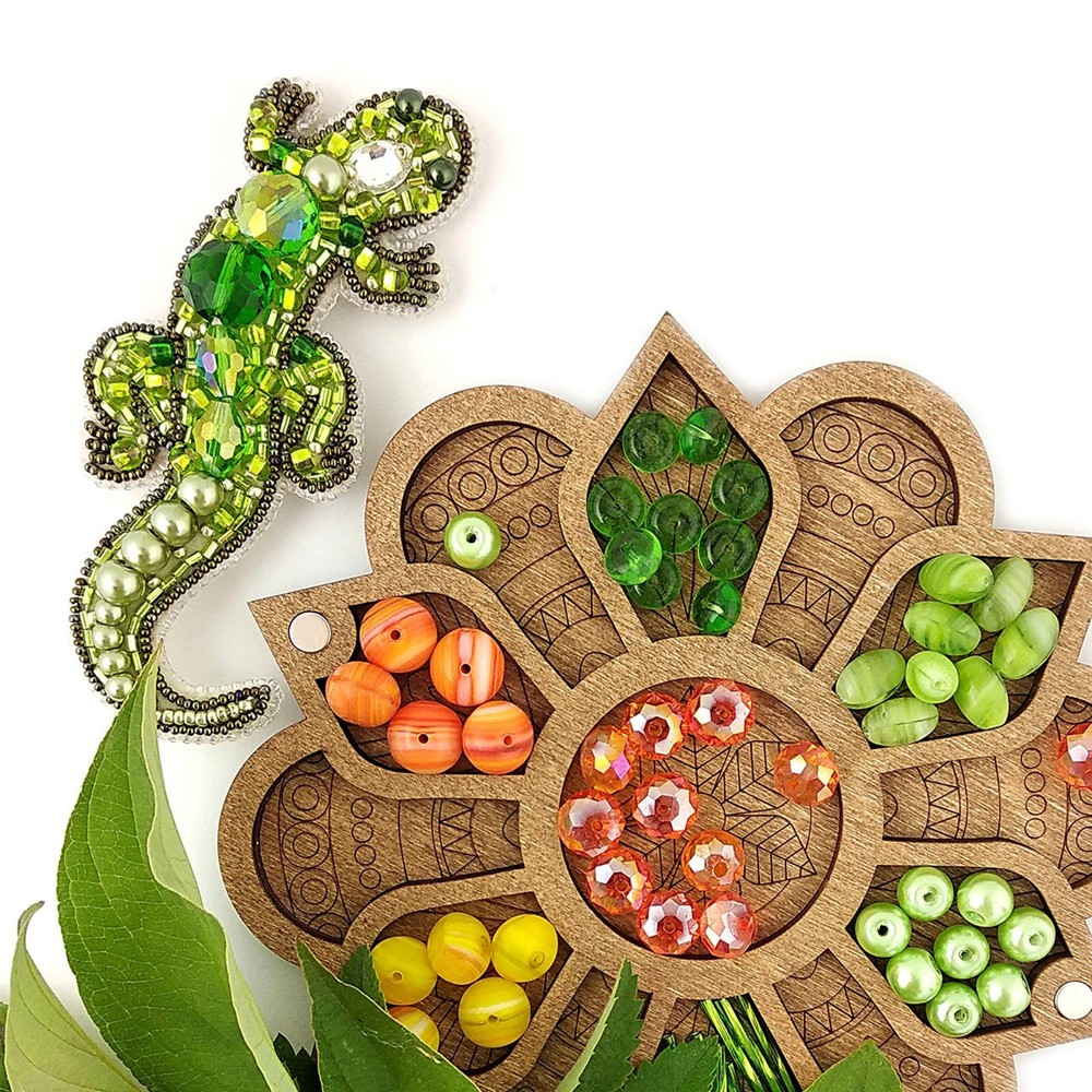 Beaded Embroider Kit, lizard brooch, Needlework Beading, DIY Craft Kit