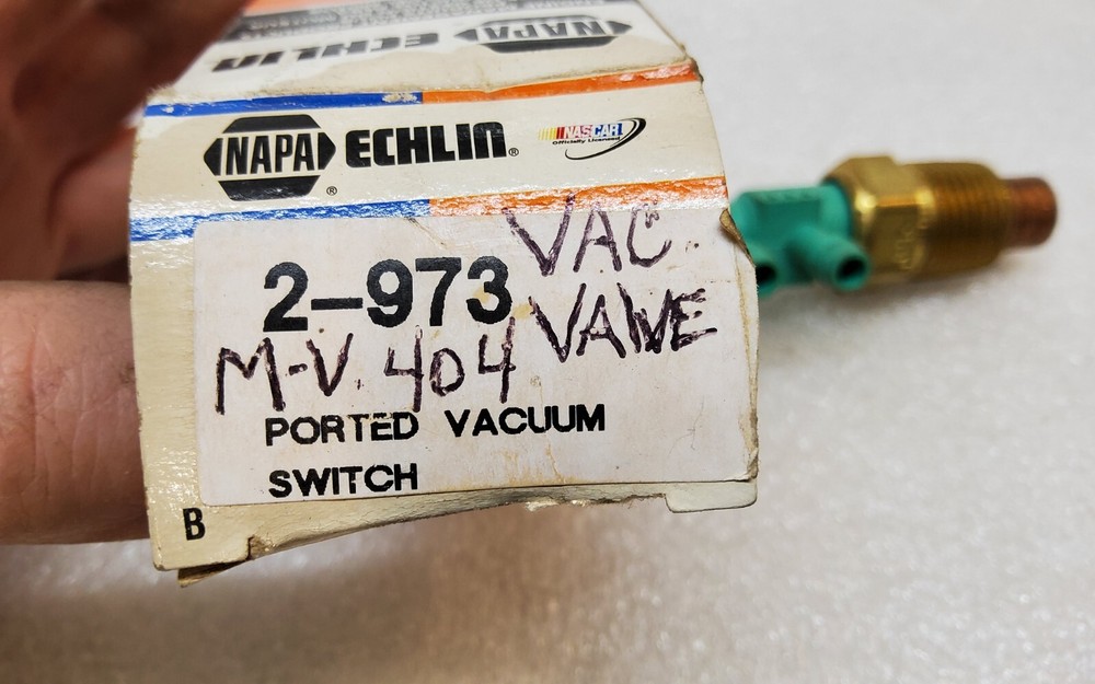 NOS Ported Vacuum Switch Napa 2-973, SMP PVS24